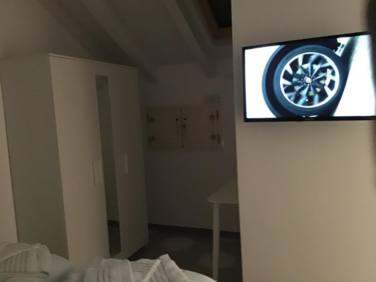 Casa Luigia Rooms Mtb In Finalborgo Bike Room Tour Ebike Trekking Finale Ligure Exterior photo