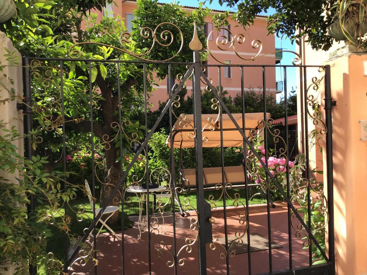 Casa Luigia Rooms Mtb In Finalborgo Bike Room Tour Ebike Trekking Finale Ligure Exterior photo