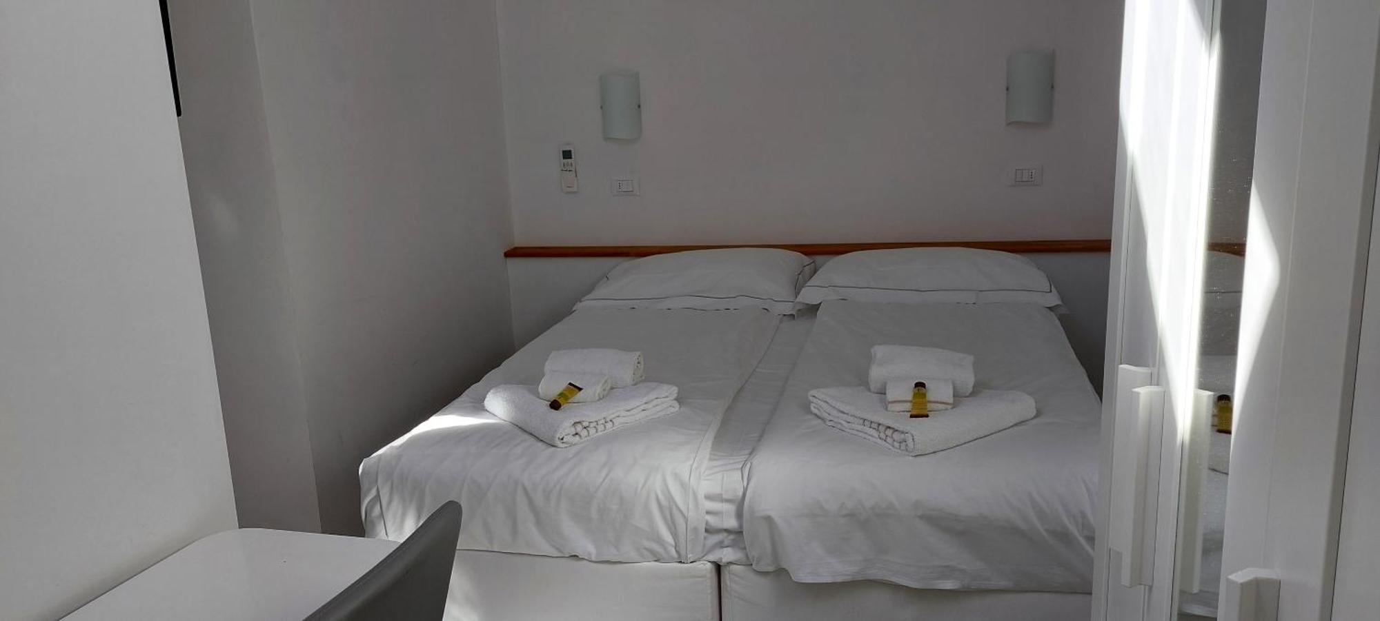 Casa Luigia Rooms Mtb In Finalborgo Bike Room Tour Ebike Trekking Finale Ligure Exterior photo