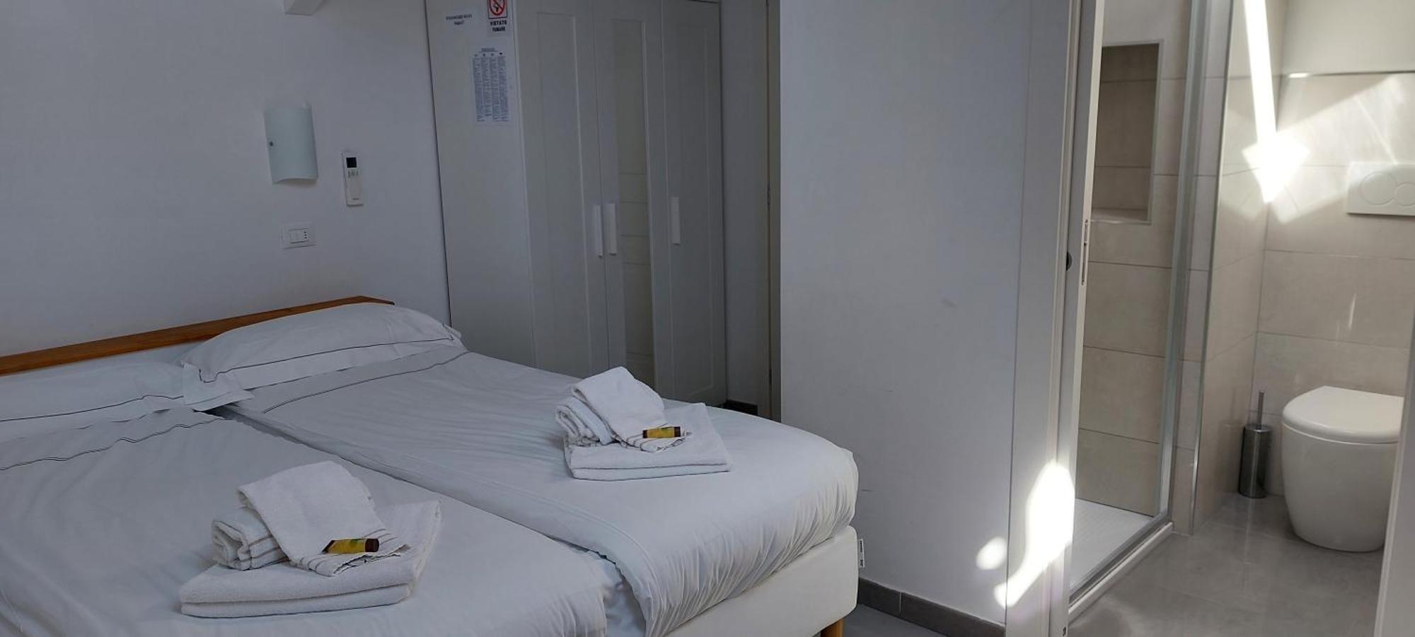 Casa Luigia Rooms Mtb In Finalborgo Bike Room Tour Ebike Trekking Finale Ligure Exterior photo